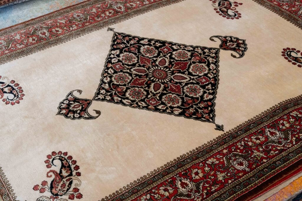 Qom Silk Blog